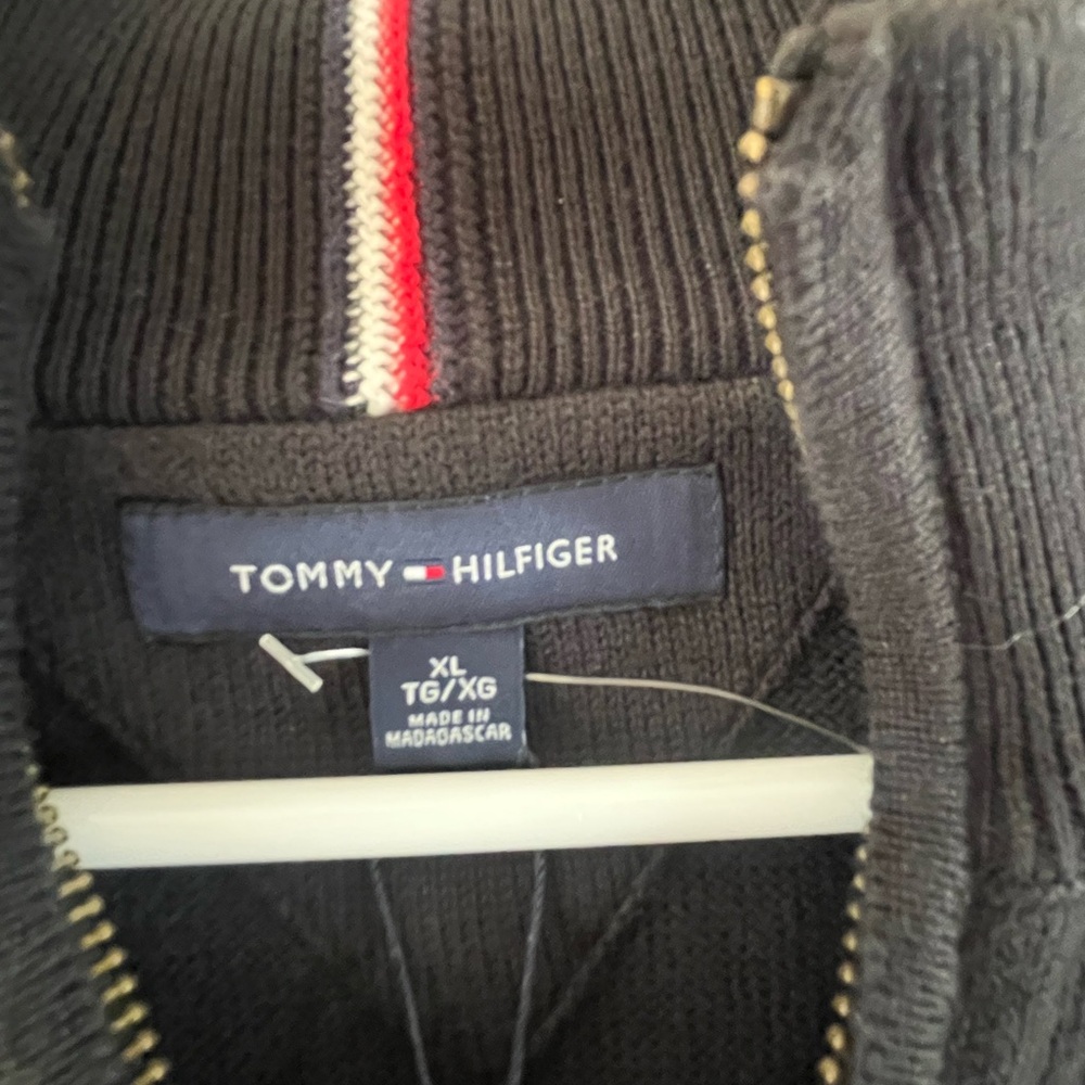 Tommy Hilfiger Men's Black Half-Zip Pullover Sweater NWT - Picture 2 of 4
